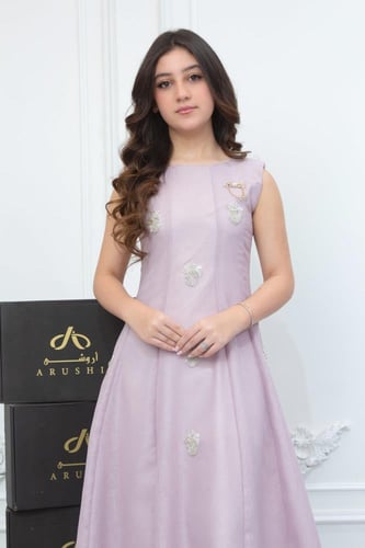 فستان راما الأنيق من الكتان بلون لافندر هادئ.. فست...