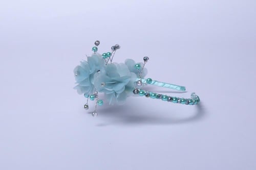 تاج مزين بكريستال وورود تيفاني