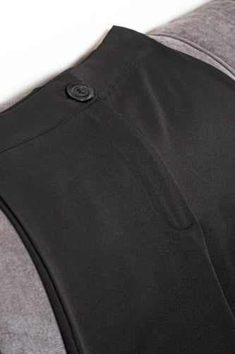 بنطلون نسائي أسود بتصميم بسيط ورايق