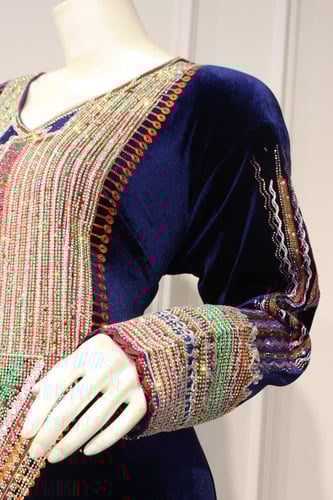 جلابية عسيري مخمل نيلي فاخر مرصّع بالكريستال