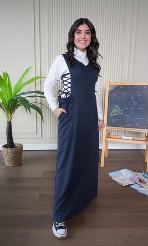 مريول الثانوية مخصر من الجوانب