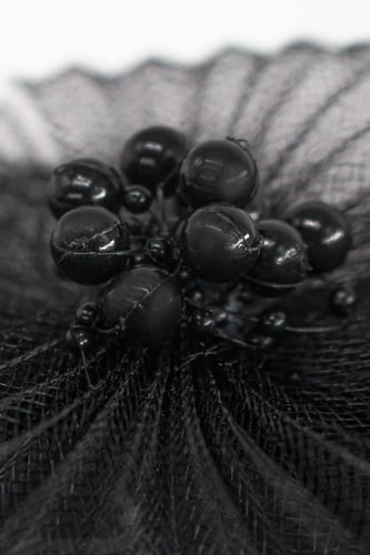 فيونكة شعر لون أسود