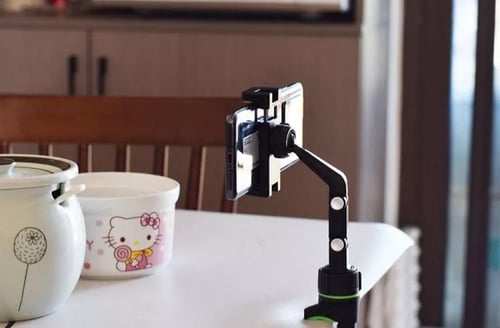 ستاند مثبت للجوال بمرايا السيارة مع تحكم 360 درجة...