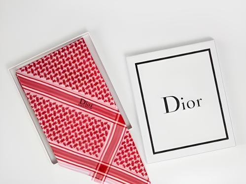 شماغ ديور احمر