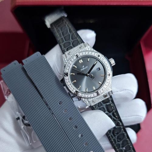 ساعة هوبلت نسائي