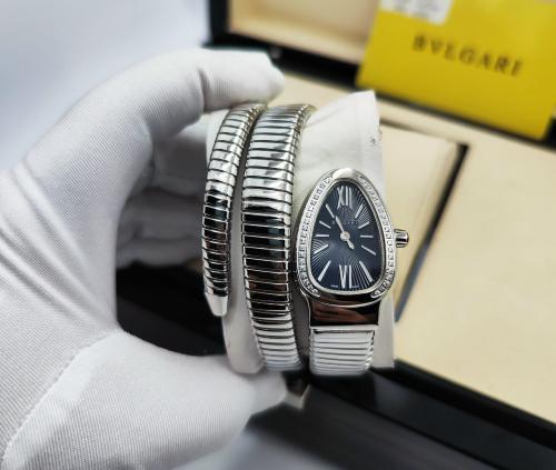 ساعة بلغاري ثعبان نسائي