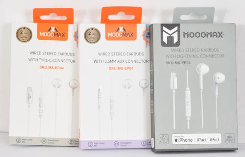 عرض ثلاث سماعات سلك ايفون وTYPC وAUX