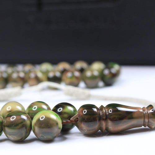 سبحة مسكي بني ممزوج بالأخضر