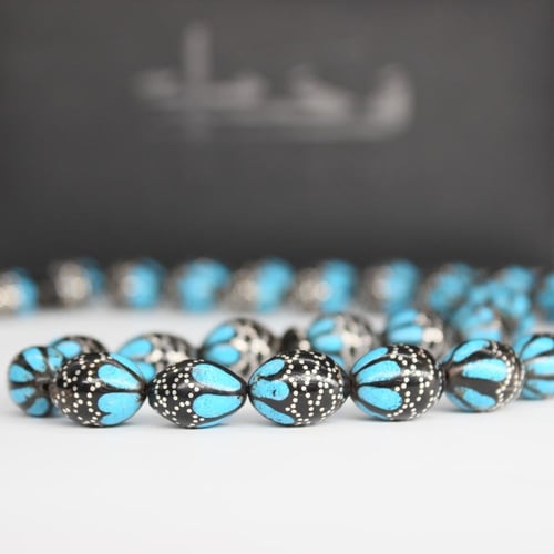 سبحة يسر طبيعية بيضاوية مطعّمة بالمرجان الأزرق ومن...