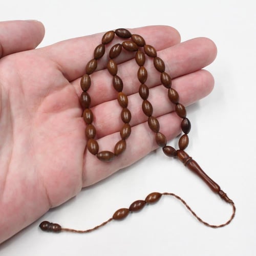 سبحة كوك طبيعي بحبات صغيرة أسطوانية وشرابة أنيقة