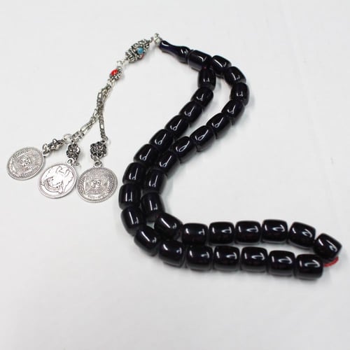 سبحة مسكي باللون الاسود البراق مع شرابة مزيج من ال...