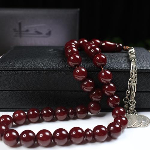 سبحة مسكي كرزي غامق بلمسة أثرية و خرز دائري كبير