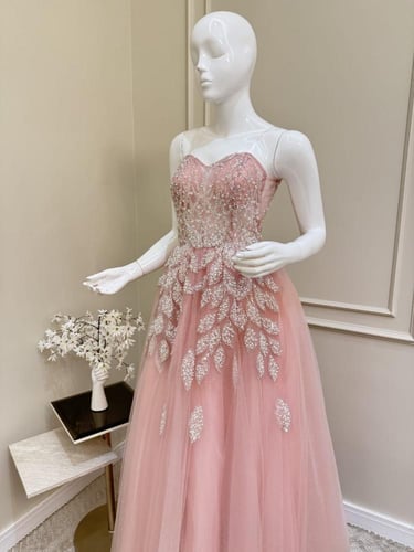 فستان سهرة لحمي