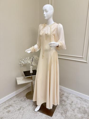 فستان كم ريش