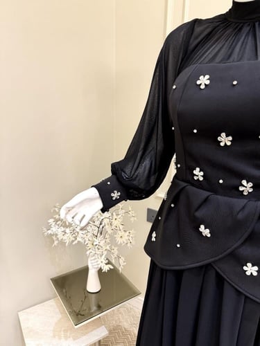 فستان اسود كم طويل