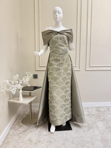 فستان زيتي مطرز