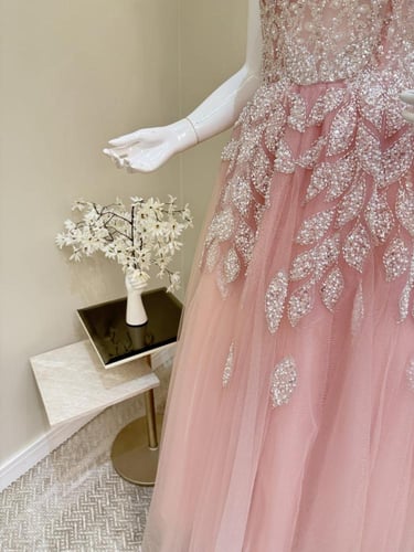 فستان سهرة لحمي