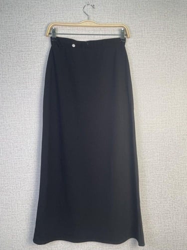 تنورة اسود ميدي