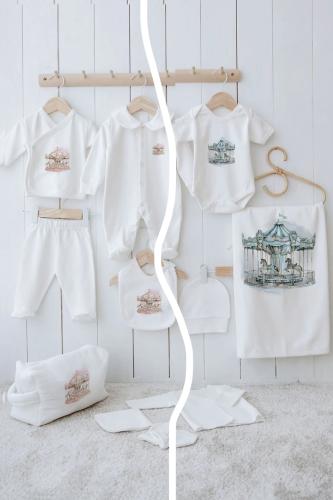 هدية مواليد مكونة من ١١ قطعة فاخرة داخل صندوق كشكش...