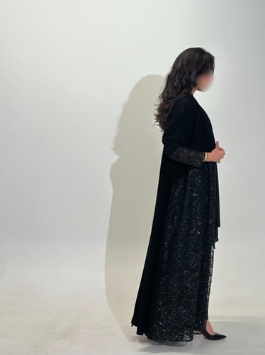 عباية نصف كلوش كريب كوري اسود مع شك يدوي