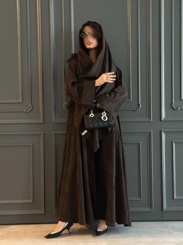 عباية نصف كلوش لنن مع طرحة من نفس الخامه( متوفر ال...