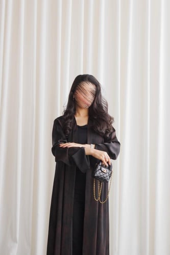 عباية كلوش حرير مغسول ( إمكانية تغيير القصه حسب ال...