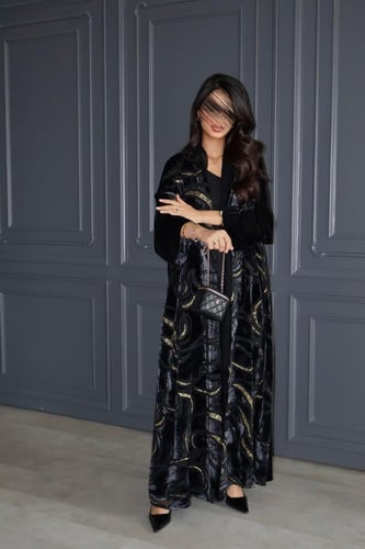 45 عبايه نص بشت مخمل كوري