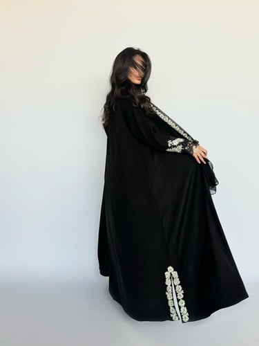 عبايه نصف كلوش مع تطريز بالجوبير