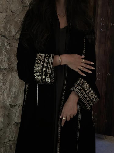 28 عبايه نصف كلوش مخمل كوري مع تطريز (مع إمكانية ط...