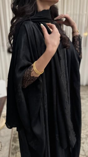 58 عباية نص بشت حرير مغسول تركي اسود مع تداخل دانت...