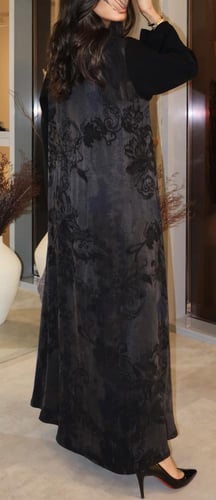 30 عباية نصف كلوش كريب كوري اسود مع كريب حرير تركي