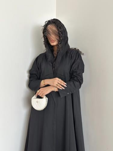 عباية بليزر نصف كلوش مع تداخل دانتيل فرنسي
