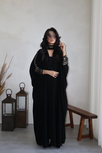 47 عباية نصف بشت كريب كوري مع تداخل تطريز وشك( مدة...