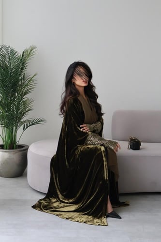 43 عبايه نص بشت مخمل فرنسي