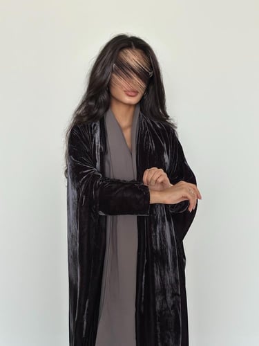 عبايه نص بشت مخمل فرنسي