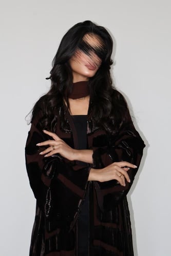 54 عباية نص كلوش كريب فاخر مع تداخل اكمام شك ترتر