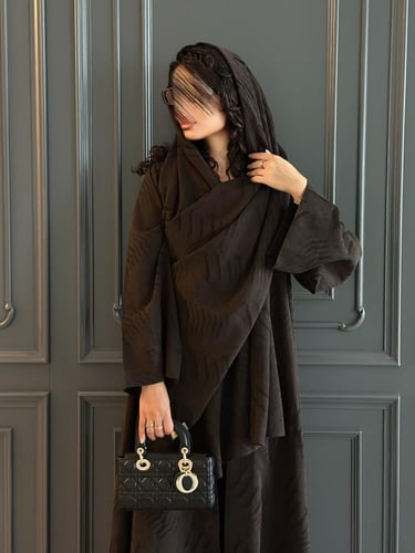 عباية نصف كلوش لنن مع طرحة من نفس الخامه( متوفر ال...