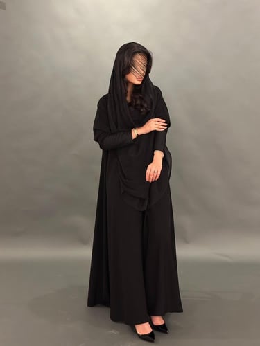عباية نصف كلوش كريب كوري اسود مع شيفون جازار تركي