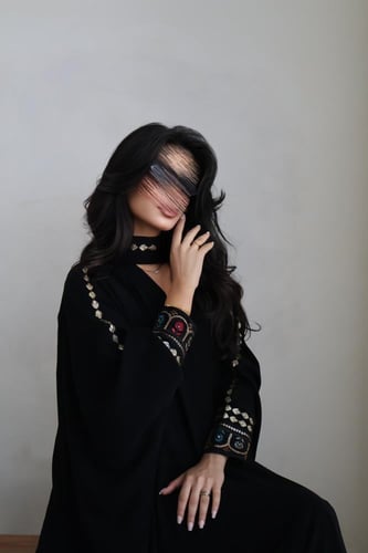 47 عباية نصف بشت كريب كوري مع تداخل تطريز وشك( مدة...