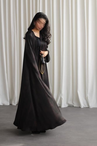 عباية كلوش حرير مغسول ( إمكانية تغيير القصه حسب ال...