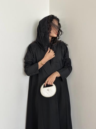 عباية بليزر نصف كلوش مع تداخل دانتيل فرنسي