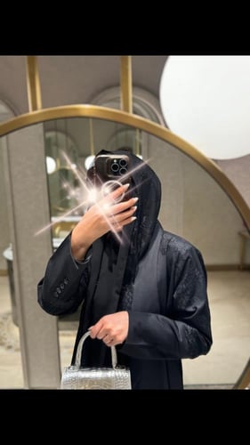 عباية بليزر نصف كلوش مع تداخل دانتيل فرنسي