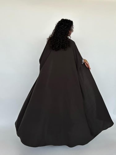 عباية نصف بشت كريب ياباني بني مع تداخل حرير فرنسي