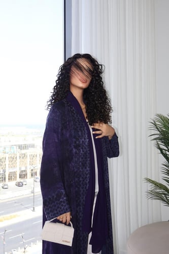 عباية نصف كلوش حرير مغسول تركي . (إمكانية تغيير ال...