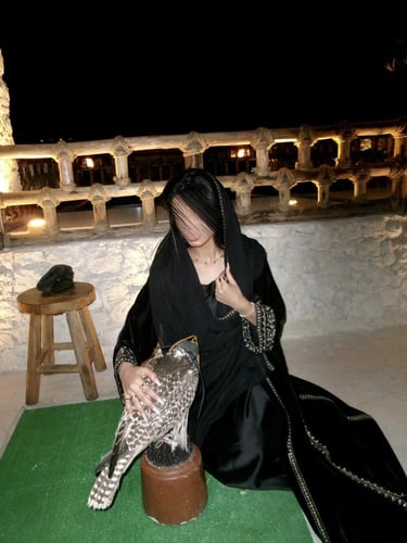 28 عبايه نصف كلوش مخمل كوري مع تطريز (مع إمكانية ط...