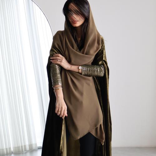 43 عبايه نص بشت مخمل فرنسي