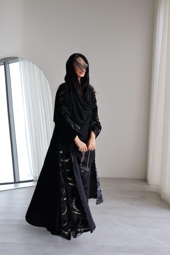 45 عبايه نص بشت مخمل كوري