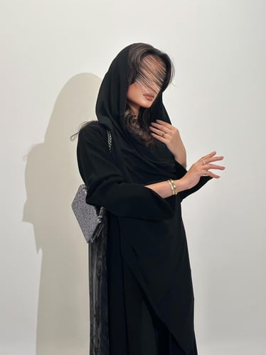 30 عباية نصف كلوش كريب كوري اسود مع كريب حرير تركي