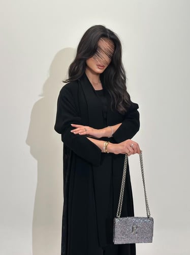 30 عباية نصف كلوش كريب كوري اسود مع كريب حرير تركي