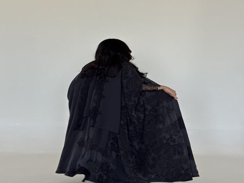 49 عباية نص بشت حرير مغسول تركي رمادي مع تداخل دان...